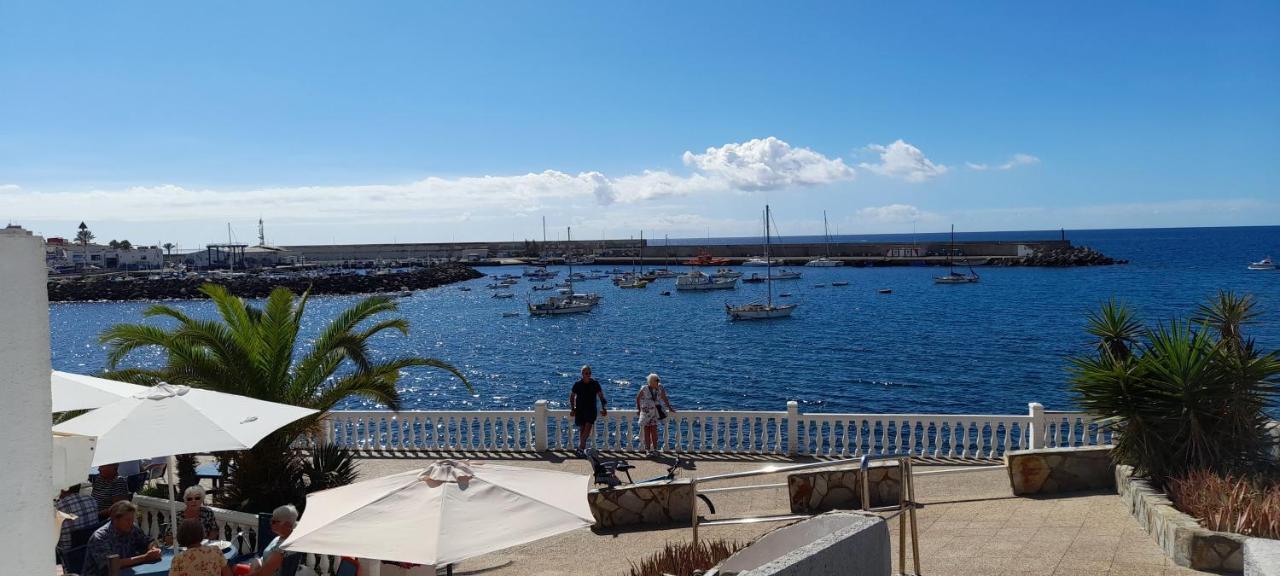 Apartamento With Swimmingpool, Wifi And Free Parking In