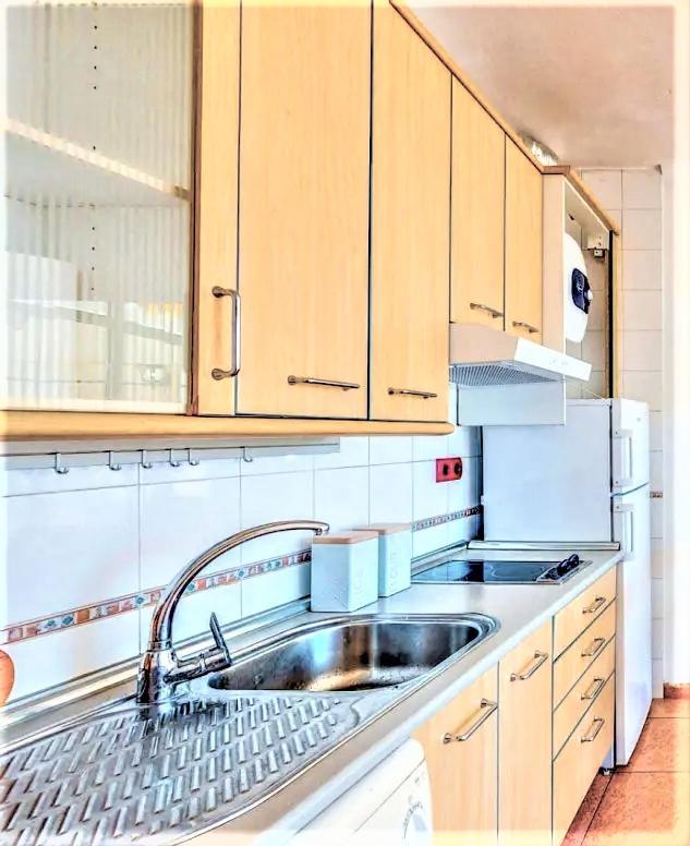 Apartment With Swimmingpool, Wifi And Free Parking In Arguineguin