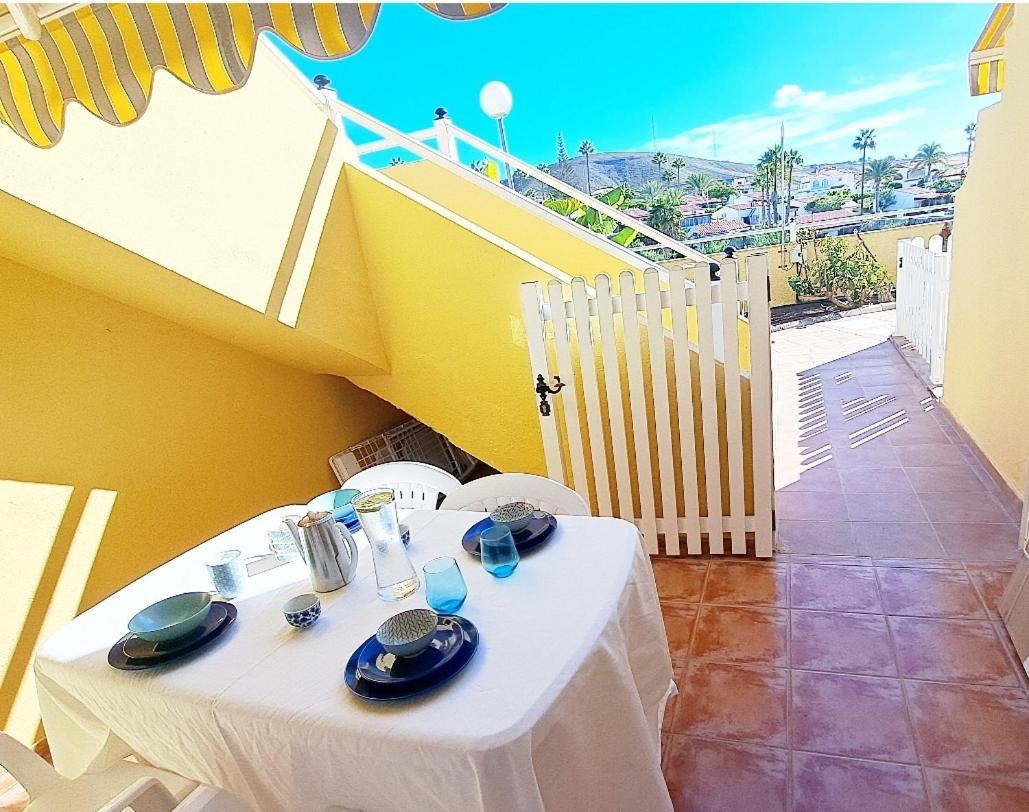With Swimmingpool, Wifi And Free Parking In Apartamento Arguineguin