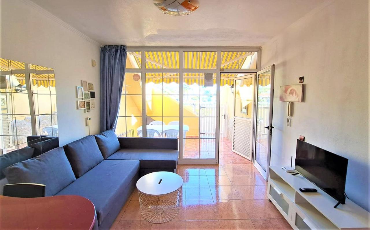 With Swimmingpool, Wifi And Free Parking In Apartamento *